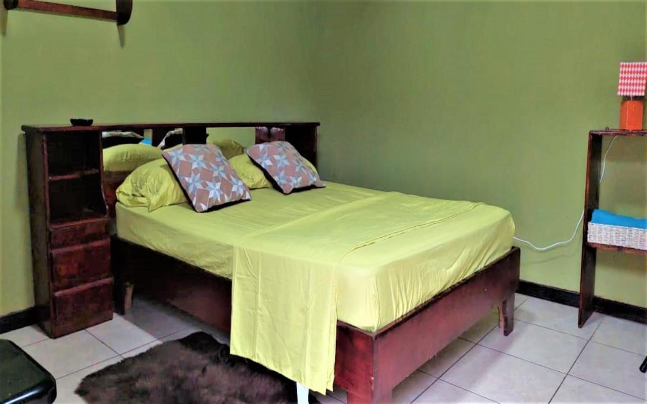Hospedaje Dona Koko Puerto Limon Exterior photo