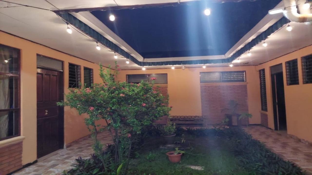 Hospedaje Dona Koko Puerto Limon Exterior photo